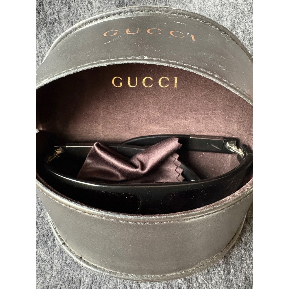 Gucci GG 2843/S Black Shield Sunglasses with Silver Logo Plate
Made in Italy y2k